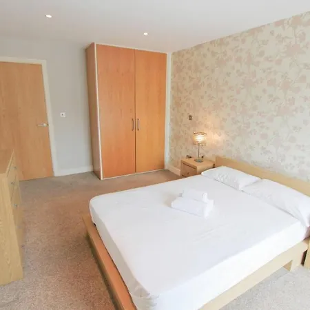 Daire City Centre One Bedroom Apartment- Hopewell